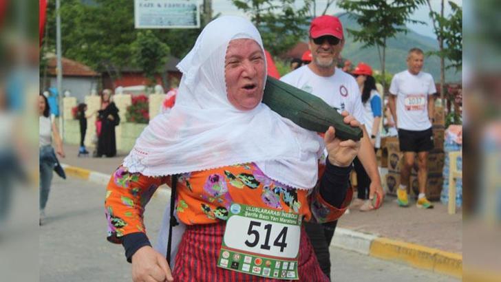 Kastamonu'da İstiklal Yolu Şerife Bacı Yarı Maratonu; kadınlar temsili top mermisi taşıdı
