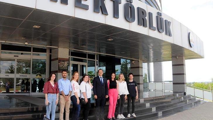 Trakya Üniversitesi'nde 18 yabancı öğrenci derece ile mezun oldu