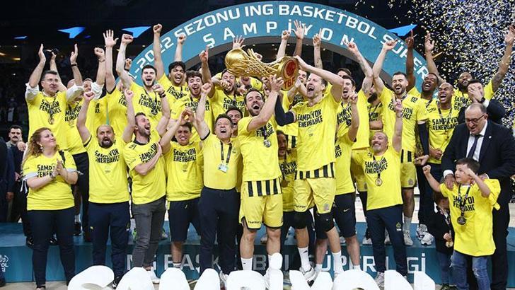 Fenerbahçe Beko şampiyonluk kupasını aldı