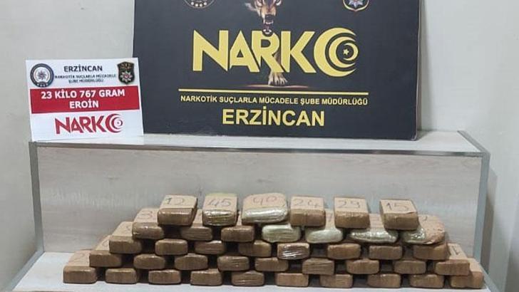 Kamyonda, kartonlar arasındaki 23 kilo eroine 3 tutuklama