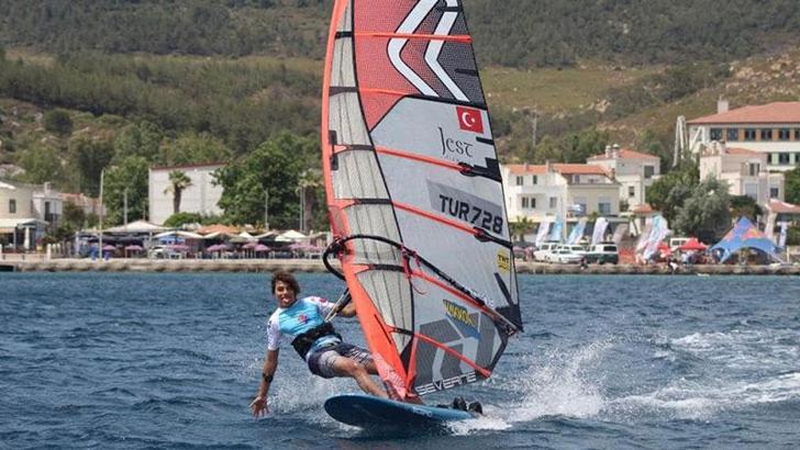 Türkiye Windsurf Slalom Ligi Foça'dan start aldı