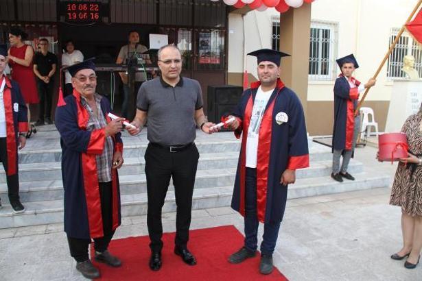 Baba-oğul birlikte diploma aldı