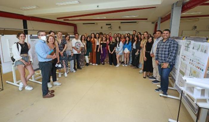 Öğrencilerden toplum merkezi tasarımı