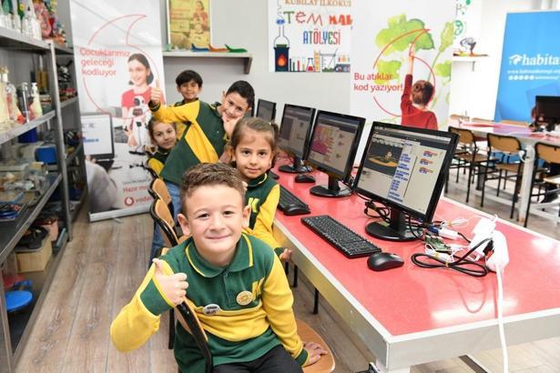 ‘Yarını kodlayanlar’ projesinde Babalar Günü’ne özel eğitim