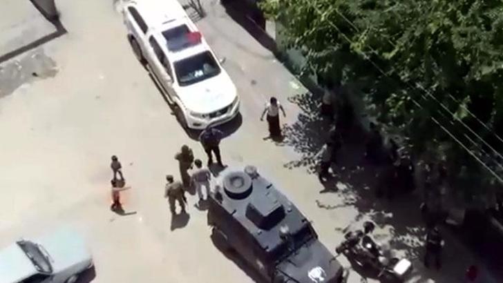 'Cono' aşiretinin yaşadığı mahallede dronlu uygulama