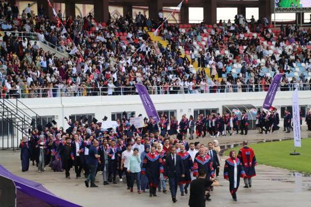 MAKÜ'de mezuniyet töreni