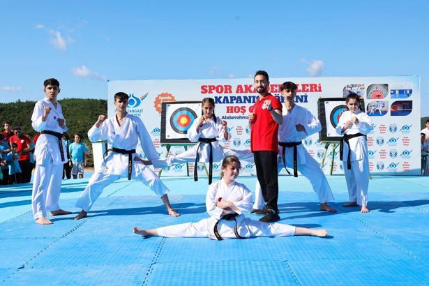 Sultangazi Belediyesi Spor Akademileri'nden coşkulu mezuniyet