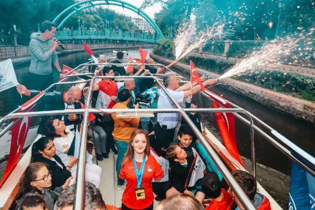 Dünya şampiyonu Boyacı'nın Porsuk Çayı’nda şampiyonluk turu