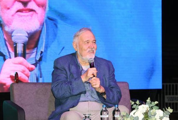 İlber Ortaylı’yı binlerce Adanalı dinledi