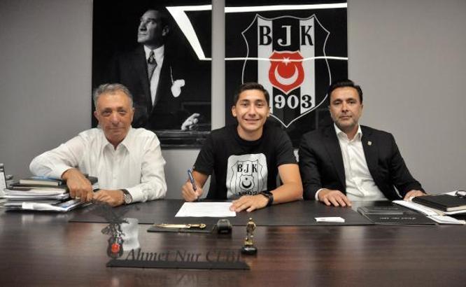 Beşiktaş'ta Emirhan İlkhan'ın sözleşmesi yenilendi (YENİDEN)