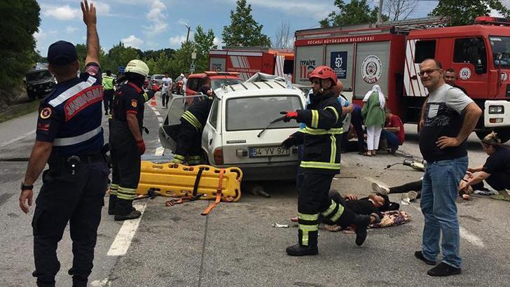 Kocaeli'de sınav dönüşü otomobiller çarpıştı: 4 yaralı