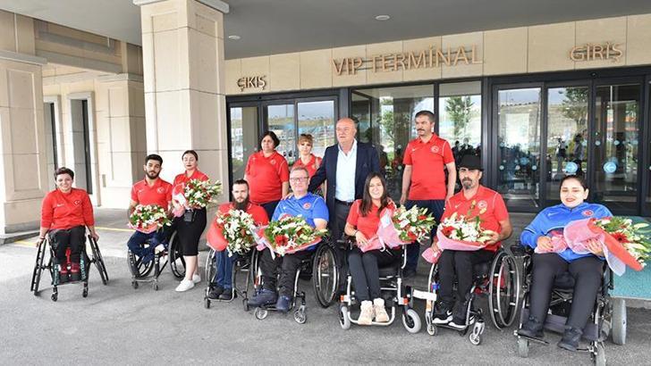 Polonya'da 8 madalya kazanan Para Dans sporcuları, yurda döndü