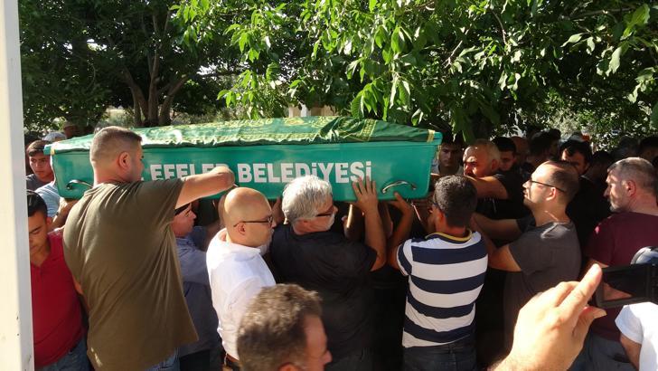 Babasının balık avlamak için elektrik akımı verdiği suda ölen Eren, toprağa verildi