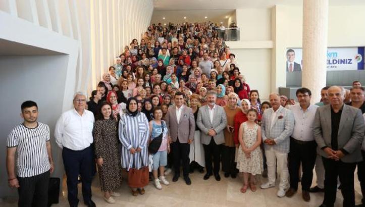 AKMEK'in yıl sonu sergisine yoğun ilgi
