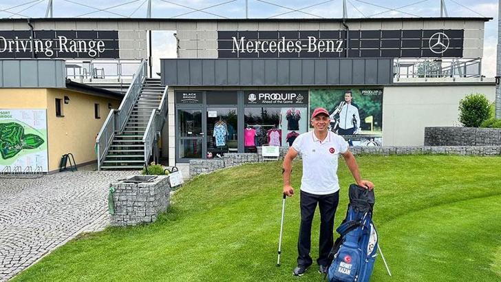 Milli golfçü Mehmet Kazan, Çekya'da günü lider tamamladı