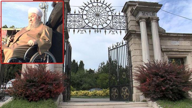 Ustaosmanoğlu mürşidi Ali Haydar Efendi'nin yanına defnedilecek