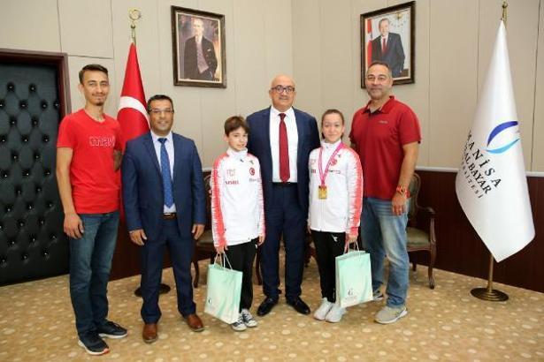 Şampiyon sporculardan Rektör Ataç'a ziyaret