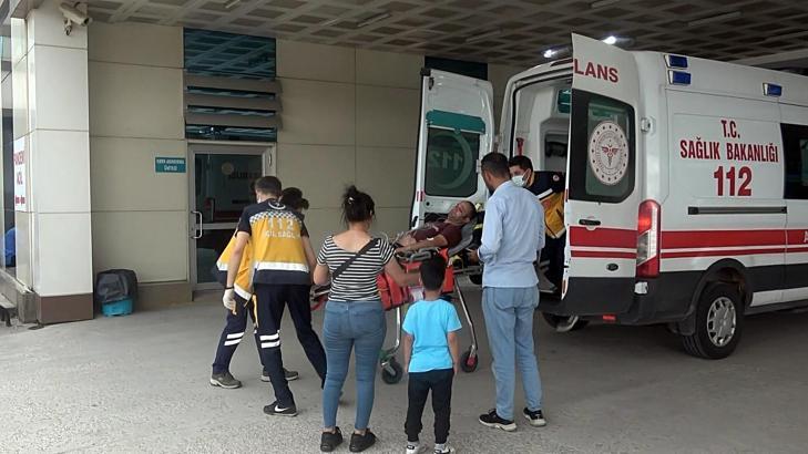 Arıların saldırısına uğradı, hastaneye kaldırıldı