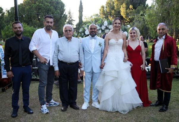 Gazeteci Özel, Antalya'da evlendi