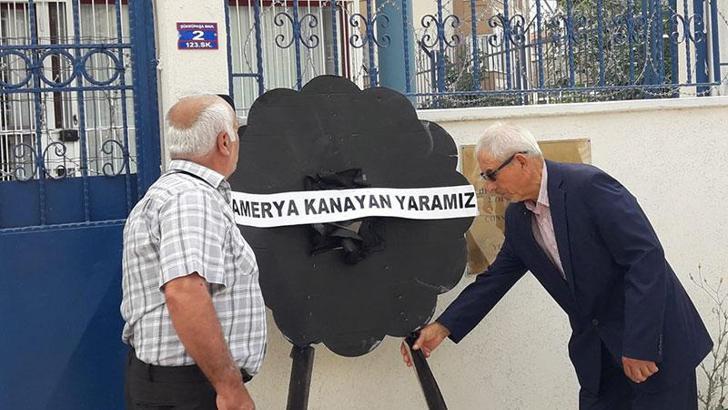 Balkan Rumeli Konfederasyonu üyeleri, Yunan Konsolosluğu önüne siyah çelenk bıraktı