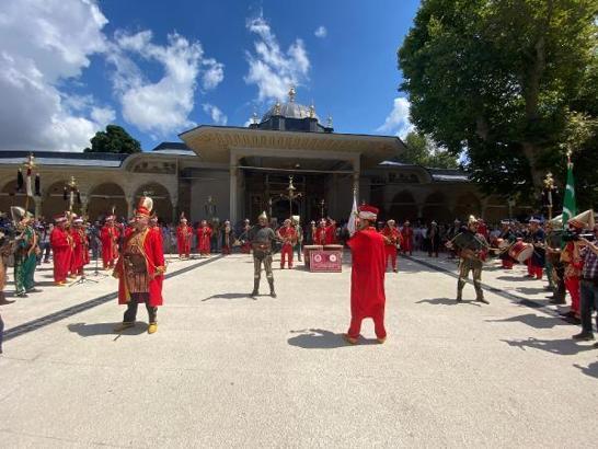 Mehterandan Topkapı Sarayı'nın bahçesinde konser