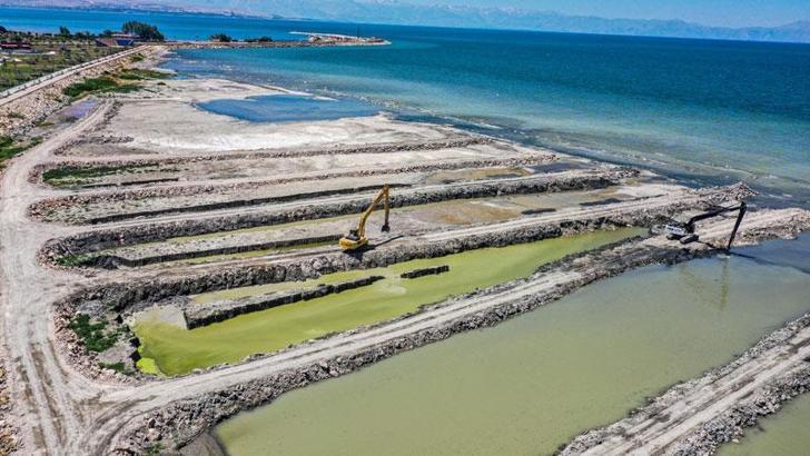 Van Gölü'nden 320 bin metreküp balçık ve dip çamuru temizlendi