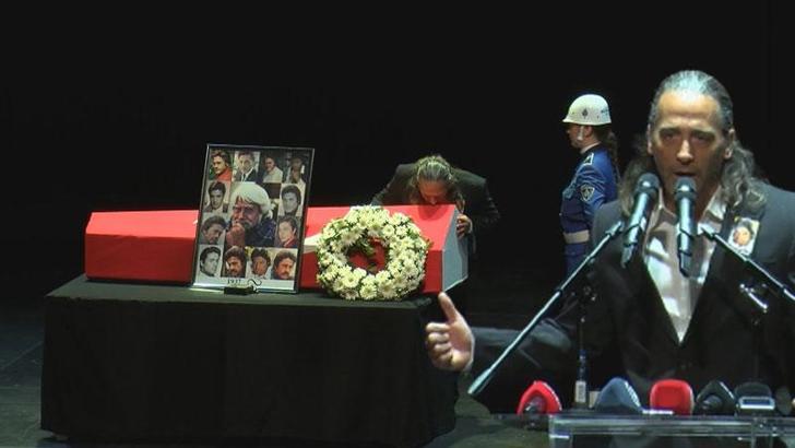 Babasına onun repliğiyle veda etti