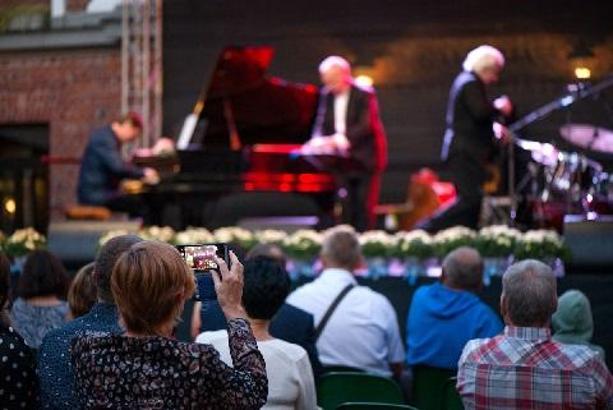 Eğitim portalı, sanatçılara ücretsiz girişimcilik dersleri veriyor