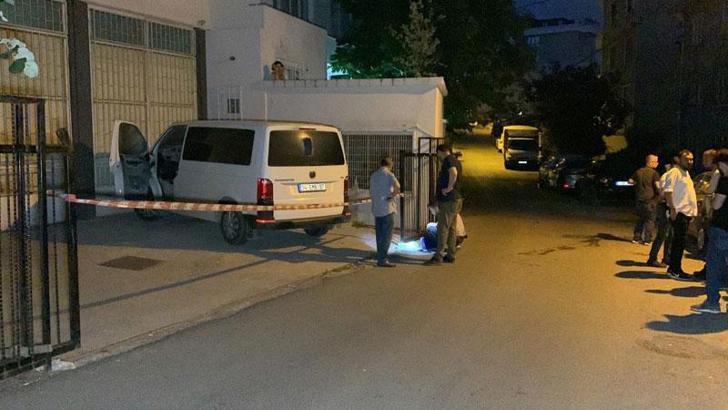 Maltepe'de eski milletvekilinin aracına molotoflu saldırı