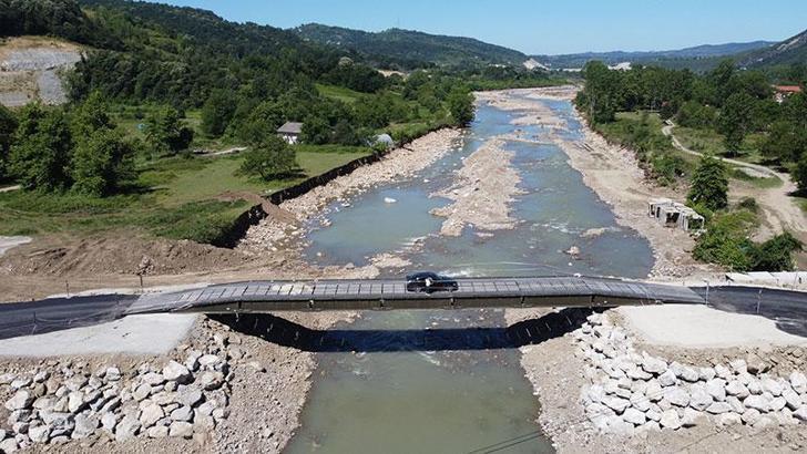 Bartın'da MSB'nin kurduğu geçici köprü ulaşıma açıldı