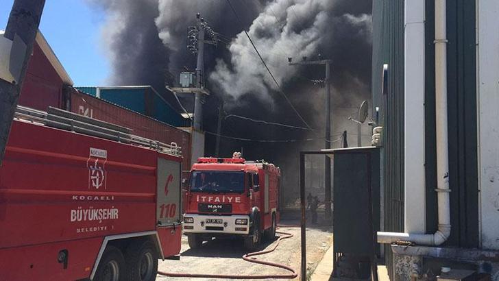Gebze'de boya fabrikasında çıkan yangın, 2 saatte söndürüldü