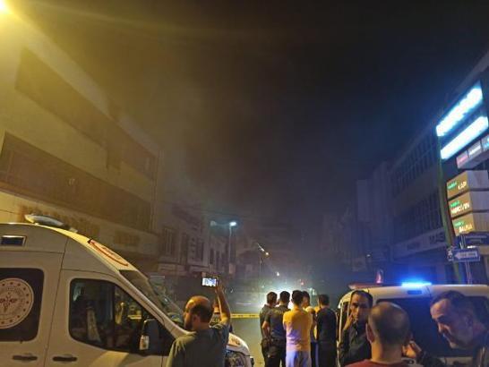 Ankara Altındağ'da bir parke dükkanında yangın çıktı