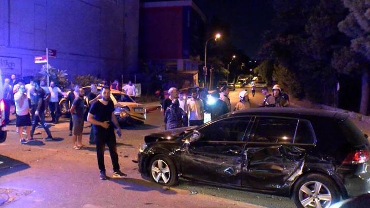 Sancaktepe’de 5 otomobilin karıştığı kazada 2 kişi yaralandı