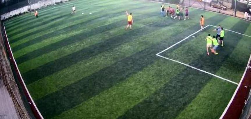 Avcılar'da halı saha maçındaki kavga kamerada