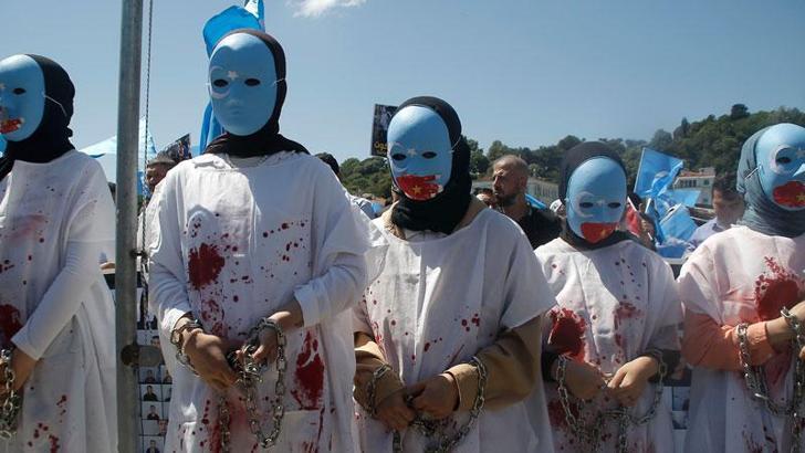 Sarıyer'de Urumçi katliamı protestosu