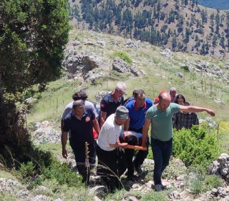 Kayalıklardan düşen çoban yaralandı