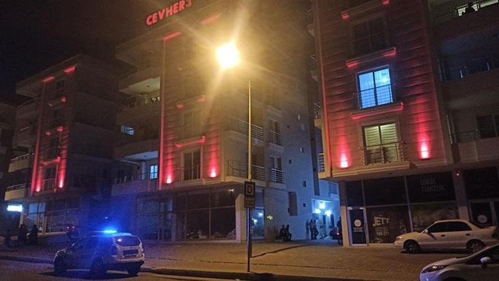 Eşini ve oğlunu öldürüp, intihar etti