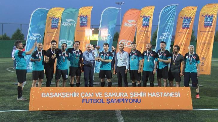 Sağlık çalışanları, futbol turnuvasında kıyasıya mücadele etti