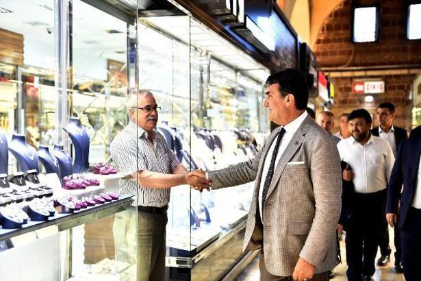 Başkan Dündar’dan esnafa bayram ziyareti