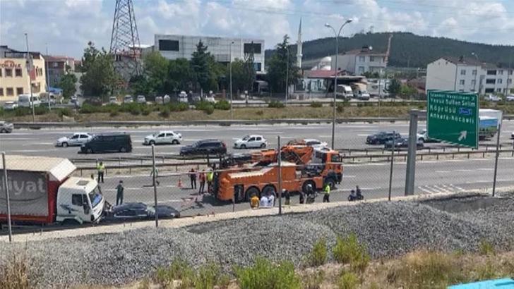 Sultanbeyli'de zincirleme kaza TEM'i kapattı