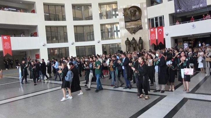 Avukatlar öldürülen meslektaÅŸları için Bakırköy Adalet Sarayı önünde toplandı