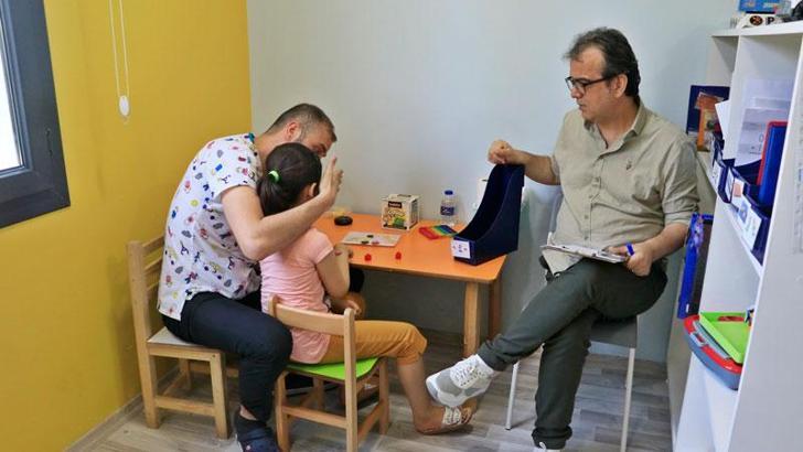 Profesörden otizmli çocuklarını eğitimden uzak tutan ailelere: Bilime güvenmeliyiz