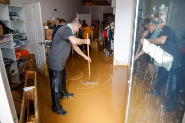 Fotoğraflar// Sarıyer’de ev ve iş yerleri sele teslim