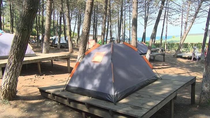 İstanbul'da kalanlar Şile'de otel ve kamp alanlarına akın etti
