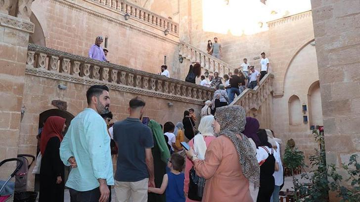 Midyat'ta 'bayram' bereketi; 4 günde 40 bin turist ağırlandı