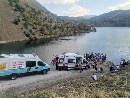 Serinlemek için girdiği baraj gölünde boğuldu