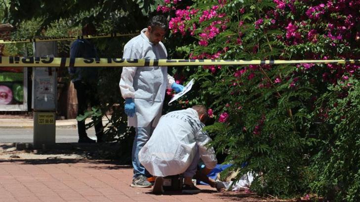 Kaldırımda kalp krizinden öldü, aldığı kutu süt üzerine örtülen bezin uçmaması için konuldu