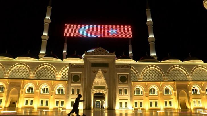 15 Temmuz ÅŸehitleri için 81 ilden sela sesleri yükseldi