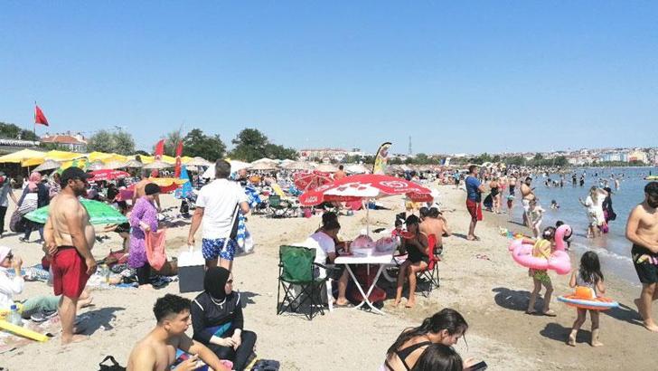 Silivri plajları tatilin son gününde doldu taştı