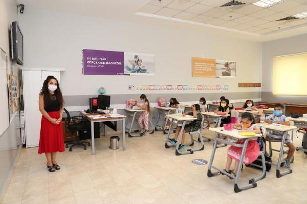 Küçükçekmece'de 14 farklı branşta yaz kursları devam ediyor